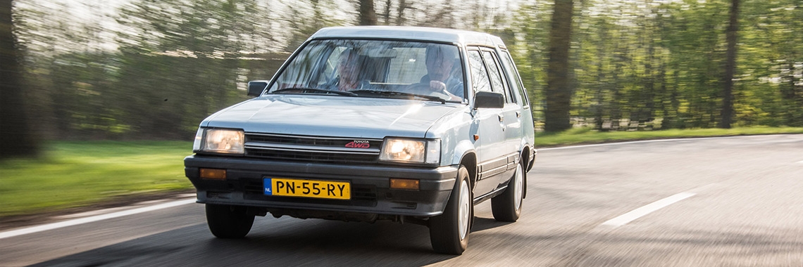 Gehecht aan de Toyota Tercel